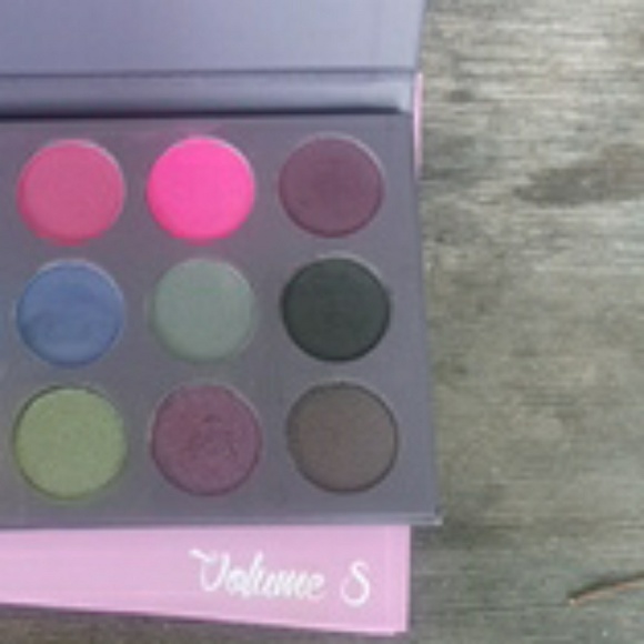 Makeup - Picture 7 of 7